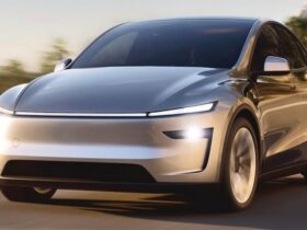 Tesla Model Y Tiga Baris